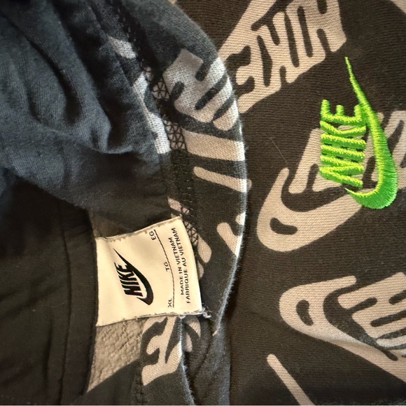 EUC BOYS XL 14/16 LOT SHORTS JEANS LEVIS SHIRTS HOODIE NIKE - Picture 11 of 15